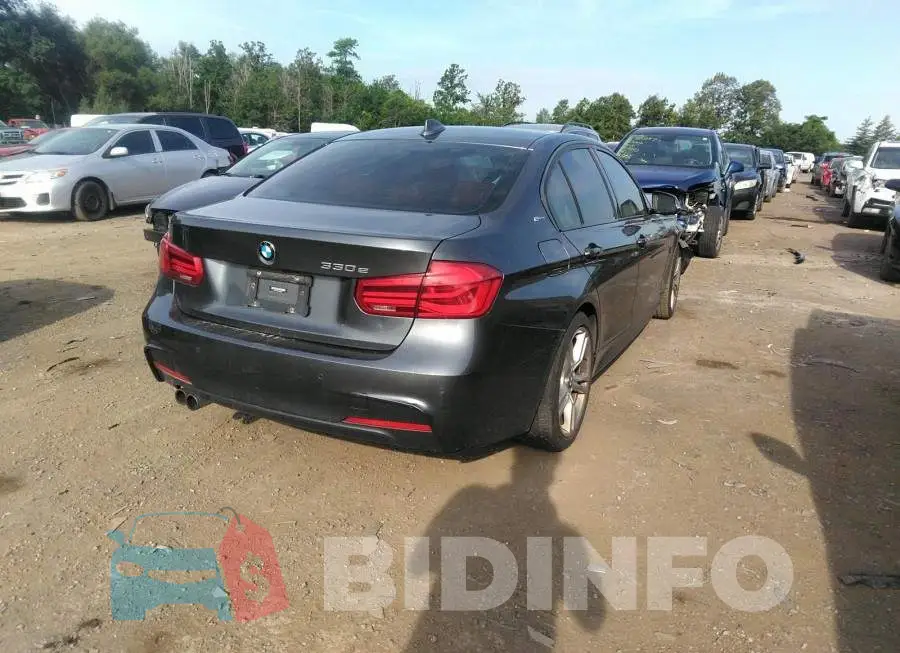 WBA8E1C30HA158504 Photo# 4