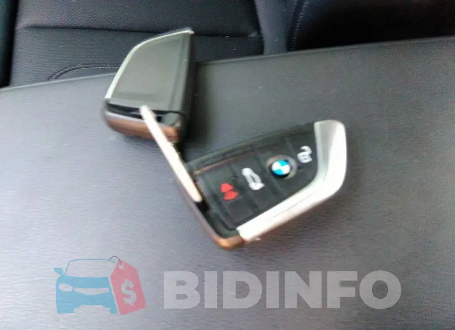 3MW5R7J09N8C73614 Photo# 11