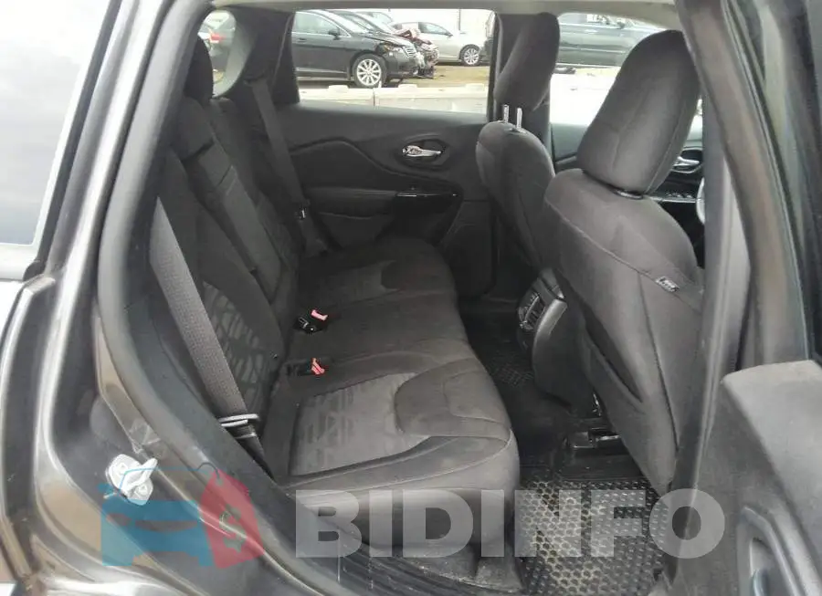 1C4PJLCB7KD381321 Photo# 8