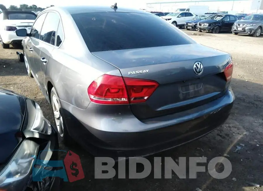 1VWBS7A31FC048521 Photo# 3