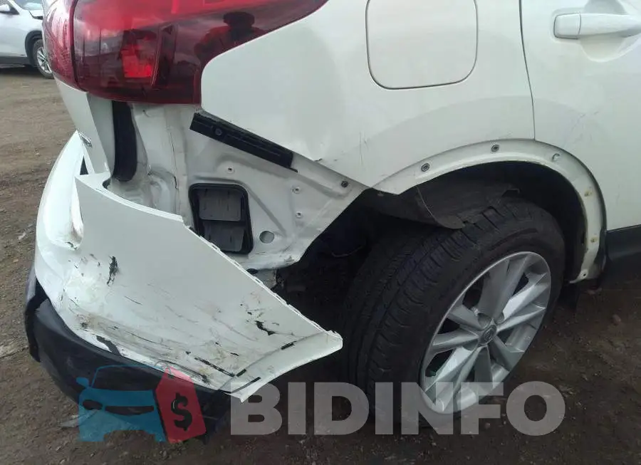 JN1BJ1CR4HW111653 Photo# 6