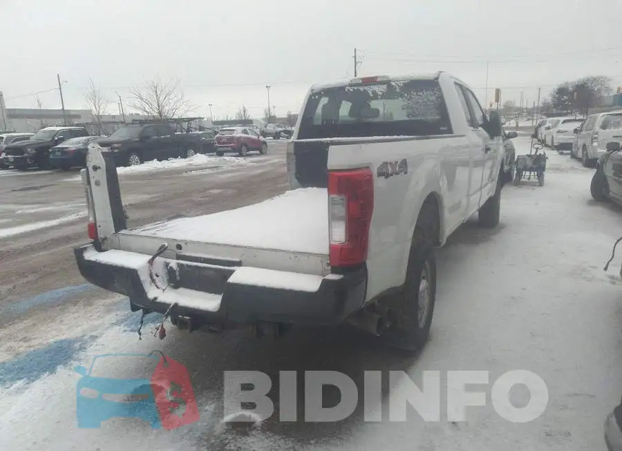 1FT7X2BT3JEC72673 Photo# 4
