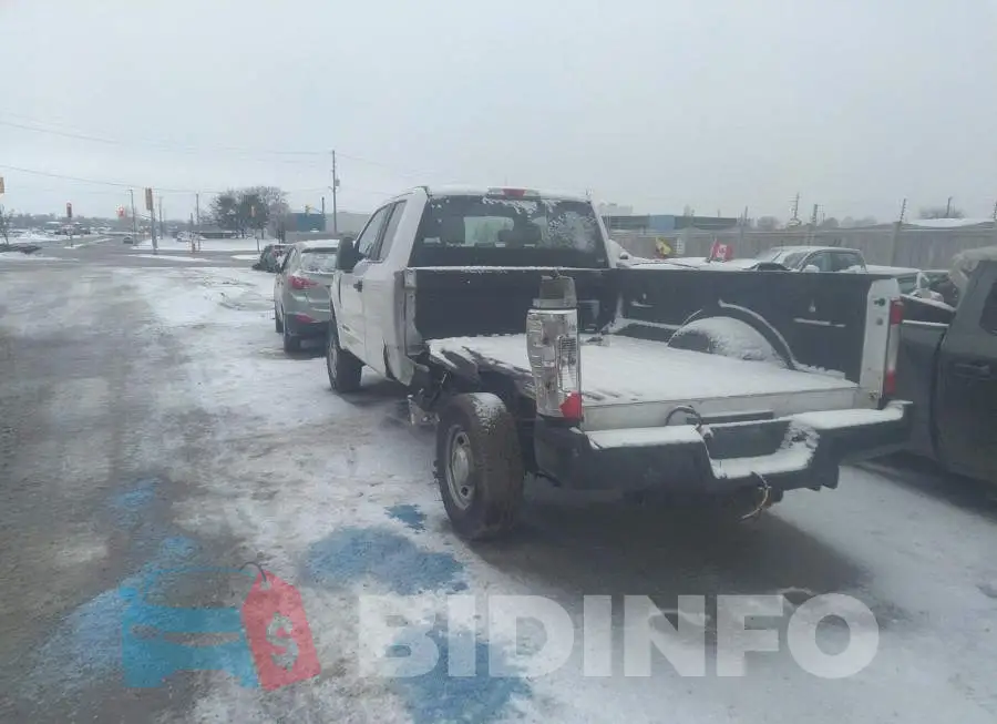 1FT7X2BT3JEC72673 Photo# 3