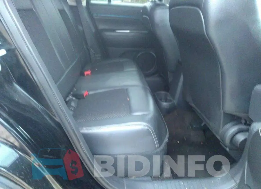 1C4NJDAB6FD101037 Photo# 8