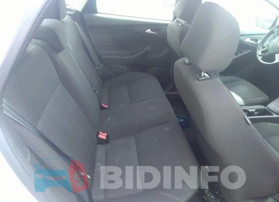 1FADP3F20GL210104 Photo# 8
