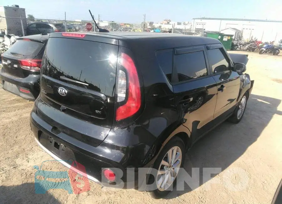 KNDJP3A5XJ7589711 Photo# 4