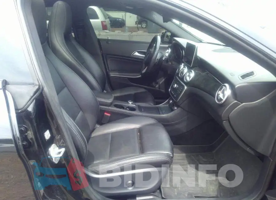 WDDSJ4GBXGN310082 Photo# 5