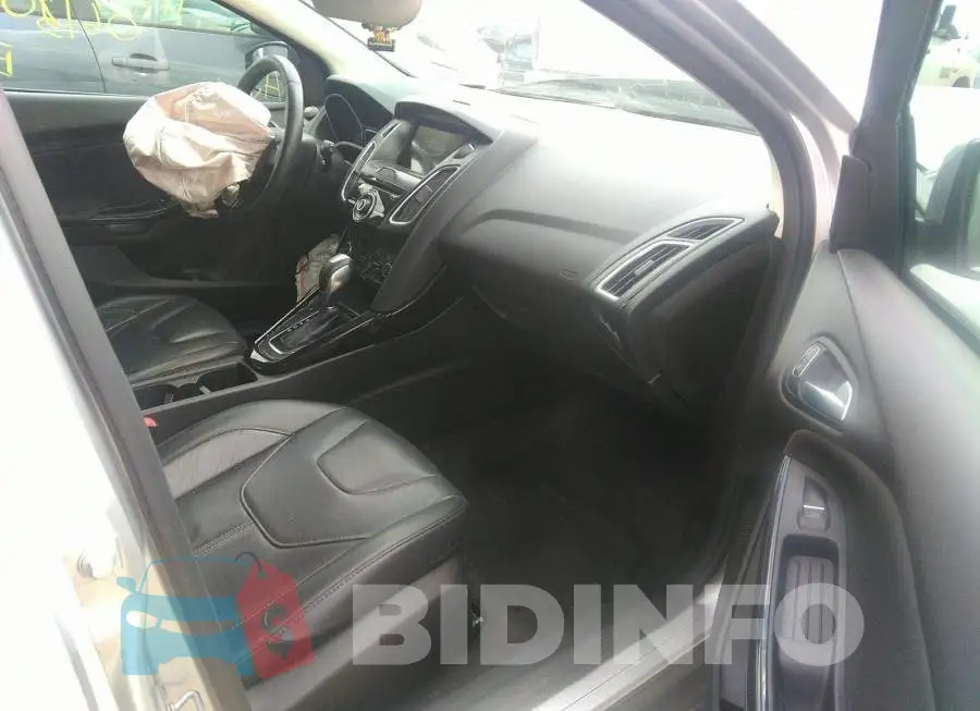 1FADP3N25JL247769 Photo# 5