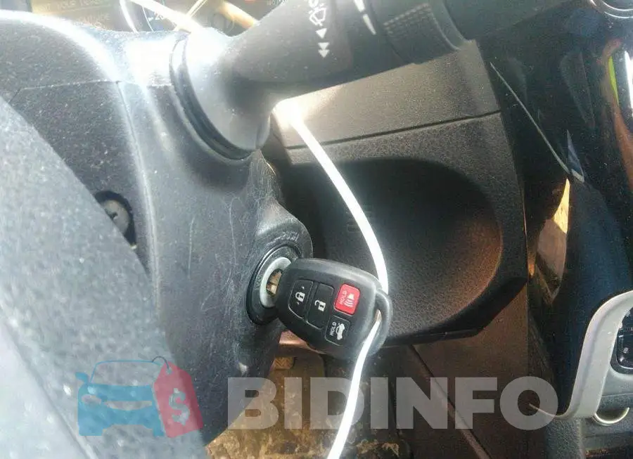 2T1BURHE2JC111917 Photo# 11