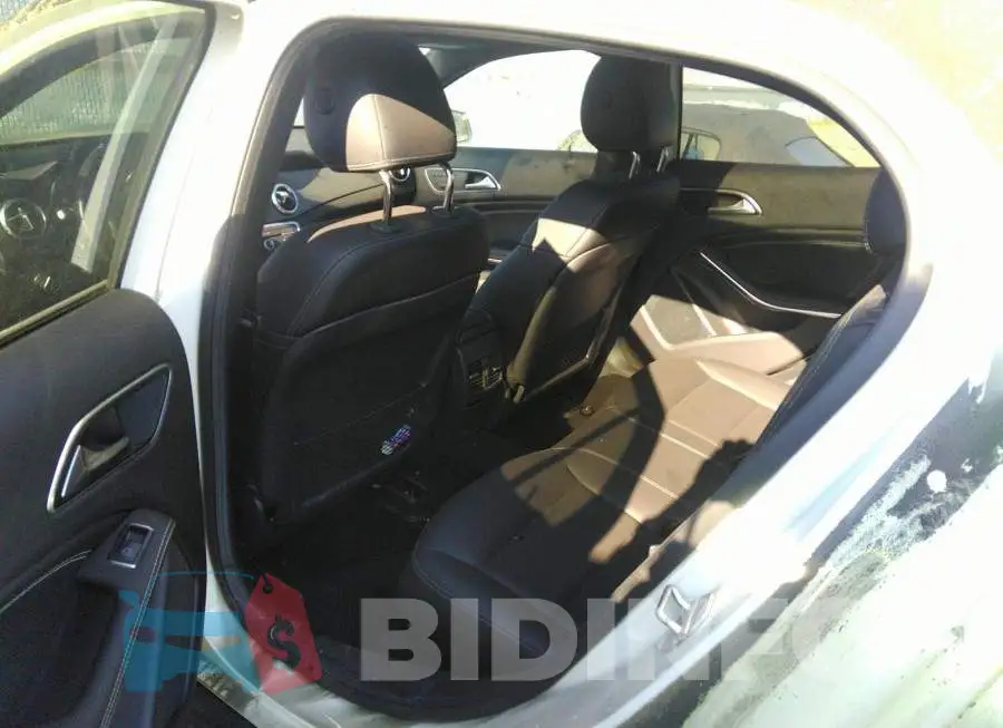 WDCTG4GB8GJ209783 Photo# 8