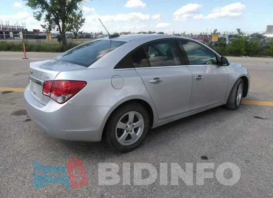 1G1PE5SB9F7240412 Photo# 4