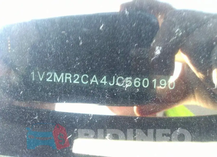 1V2MR2CA4JC560190 Photo# 9
