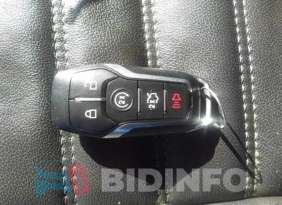 3FA6P0T92GR137375 Photo# 11