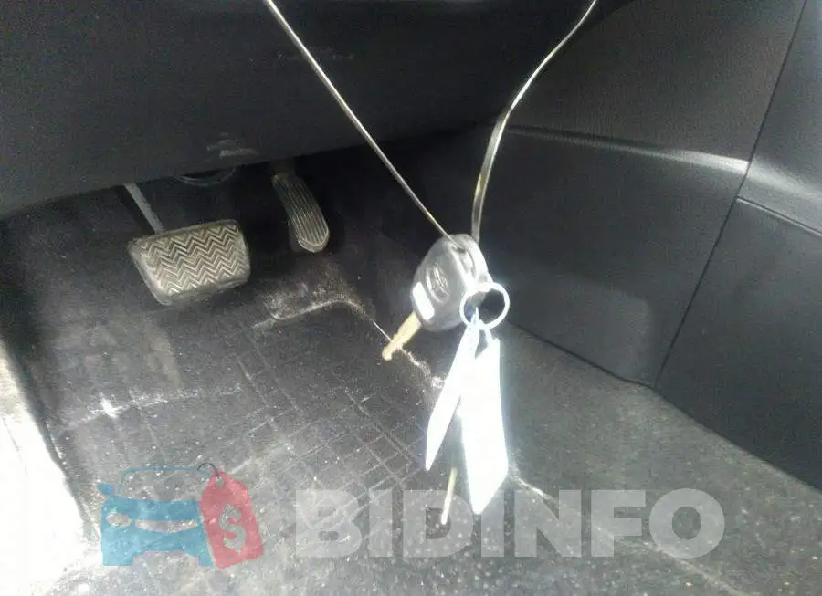 2T1BURHE9FC290190 Photo# 11