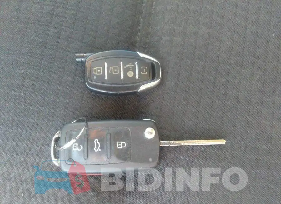 3VW167AJ0GM332303 Photo# 11