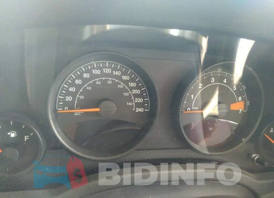 1C4NJRAB9FD226028 Photo# 7