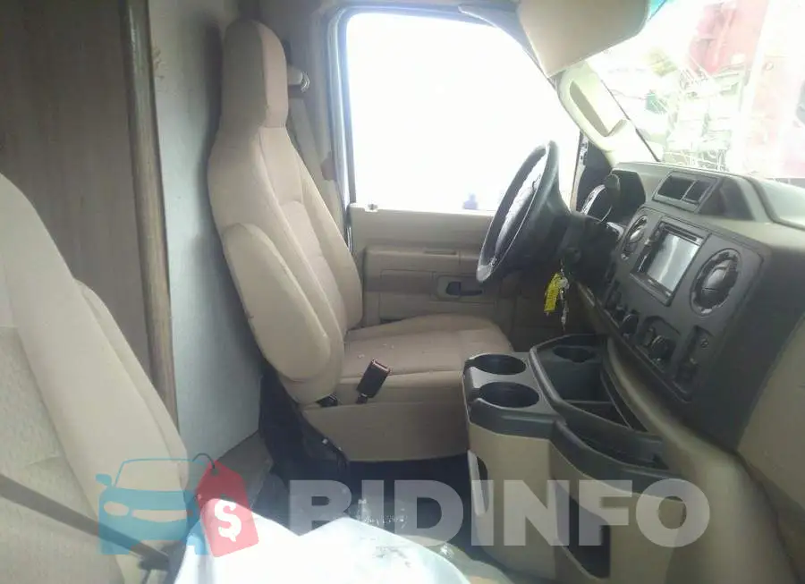 1FDWE3F68KDC62784 Photo# 5