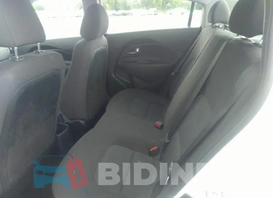 KNADM4A3XH6010675 Photo# 8
