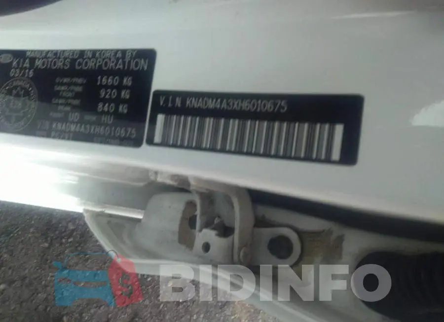 KNADM4A3XH6010675 Photo# 9