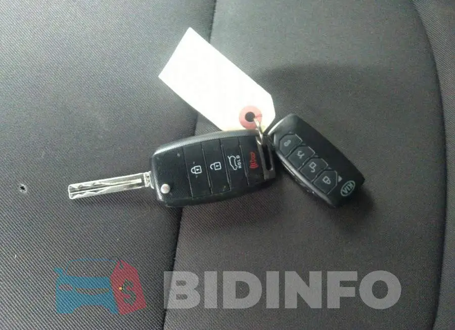 KNDJN2A2XG7241468 Photo# 11
