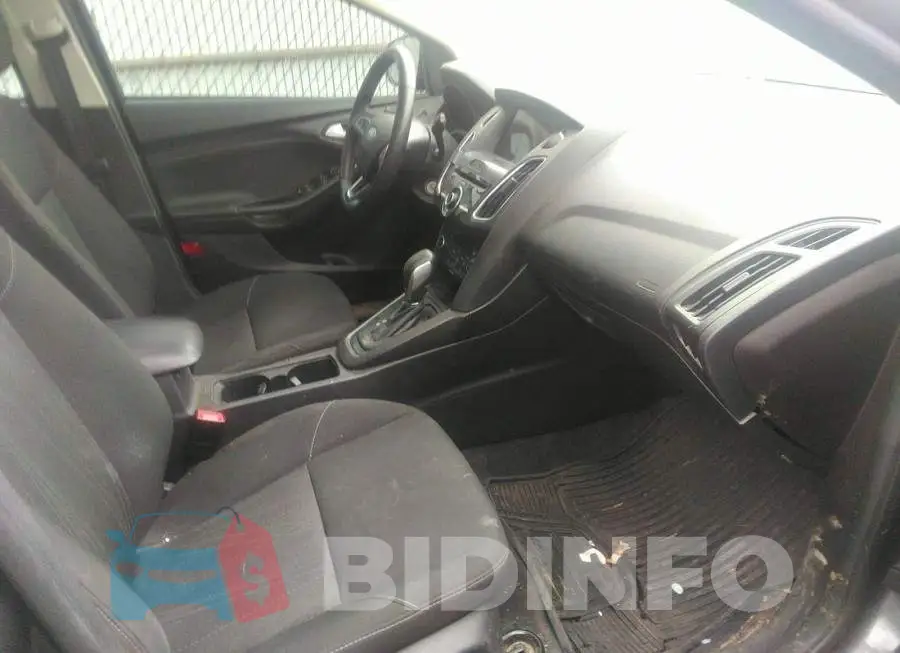 1FADP3M24JL253855 Photo# 5