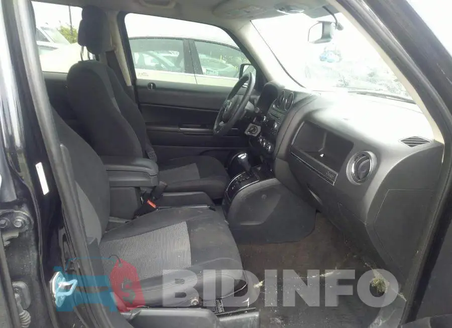 1C4NJRAB6FD101679 Photo# 5