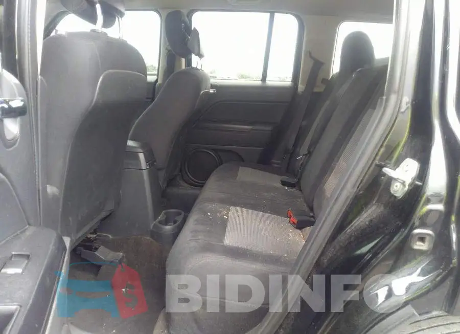 1C4NJRAB6FD101679 Photo# 8