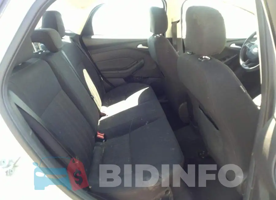 1FADP3F21GL400462 Photo# 8