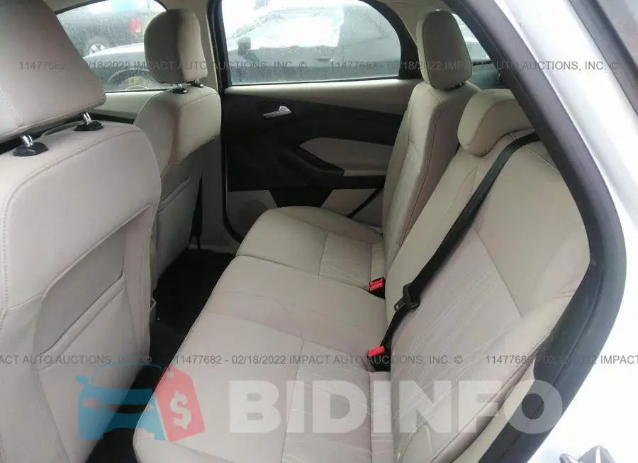 1FADP3K22FL215647 Photo# 8