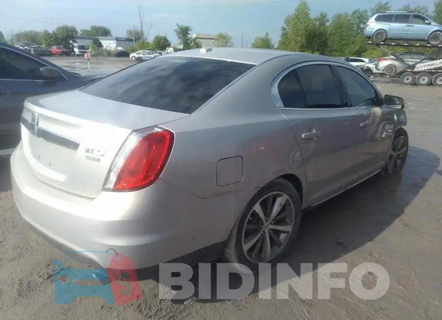 1LNHM94R99G612928 Photo# 4