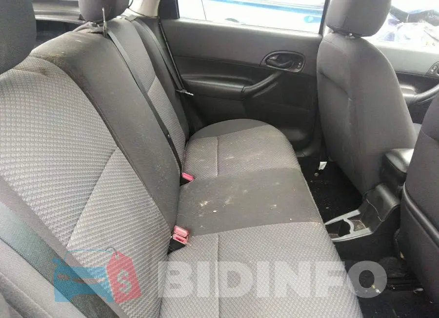 1FAFP37N67W141175 Photo# 8