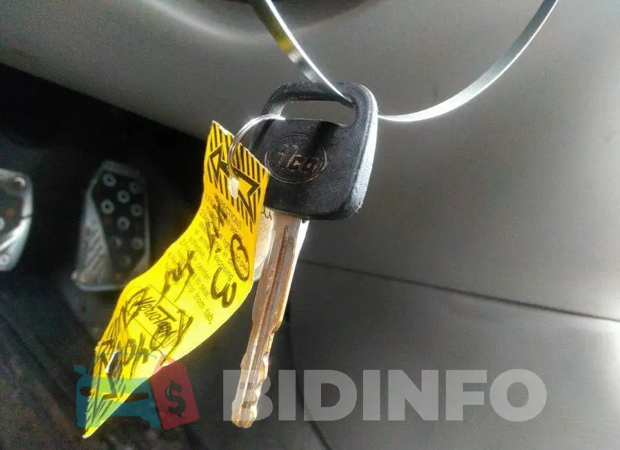 2T1BR32E83C748207 Photo# 11