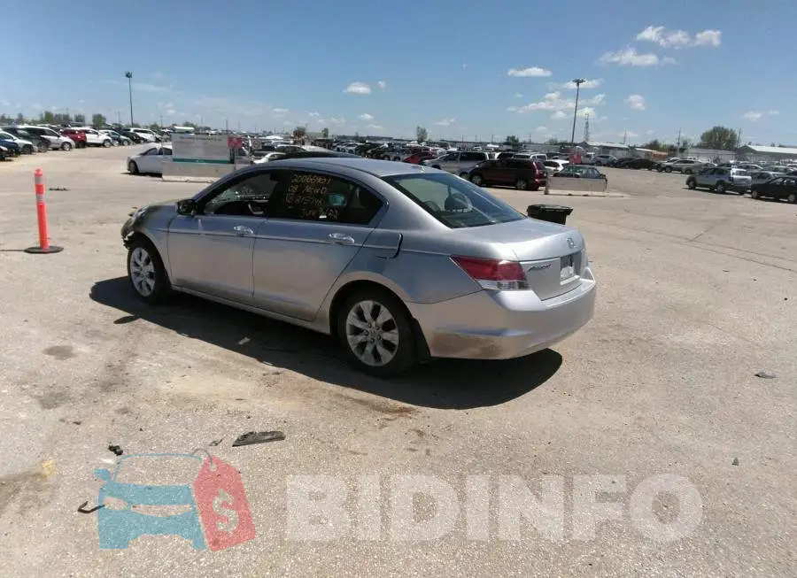 1HGCP26848A815746 Photo# 3