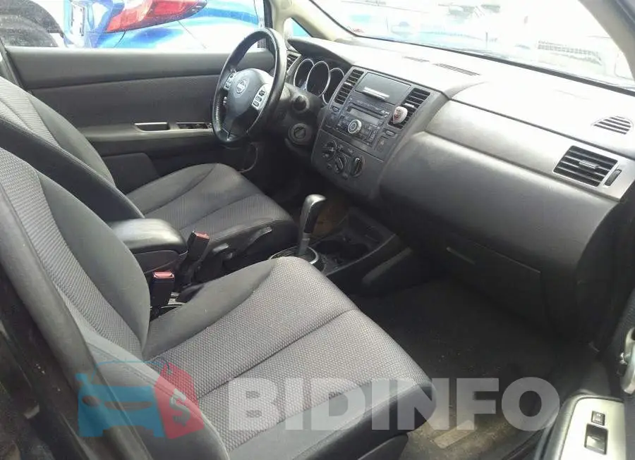 3N1BC13E18L458323 Photo# 5