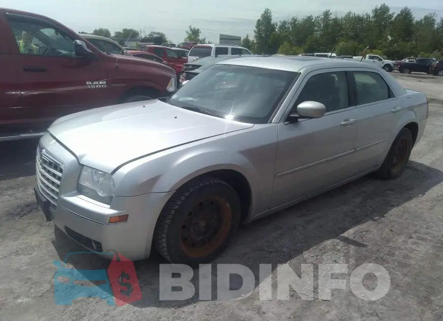 2C3KA53G78H118151 Photo# 2