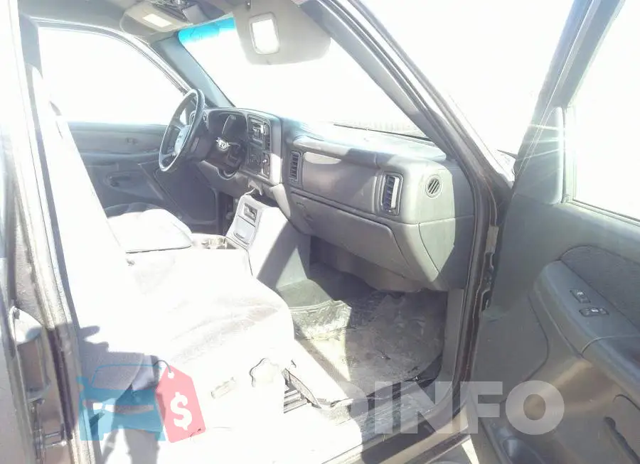 1GTGK29U42Z324223 Photo# 5