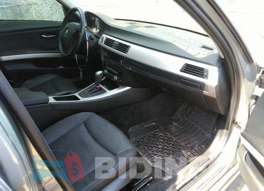 WBAPG7C58BA937148 Photo# 5