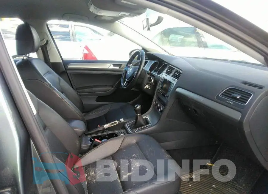 3VW117AU0FM008565 Photo# 5
