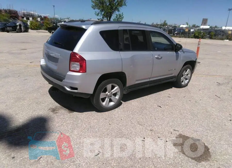 1C4NJDAB6CD657845 Photo# 4