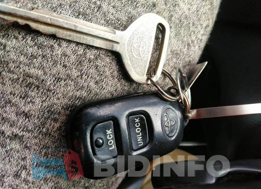 2T1BR32E33C780143 Photo# 11
