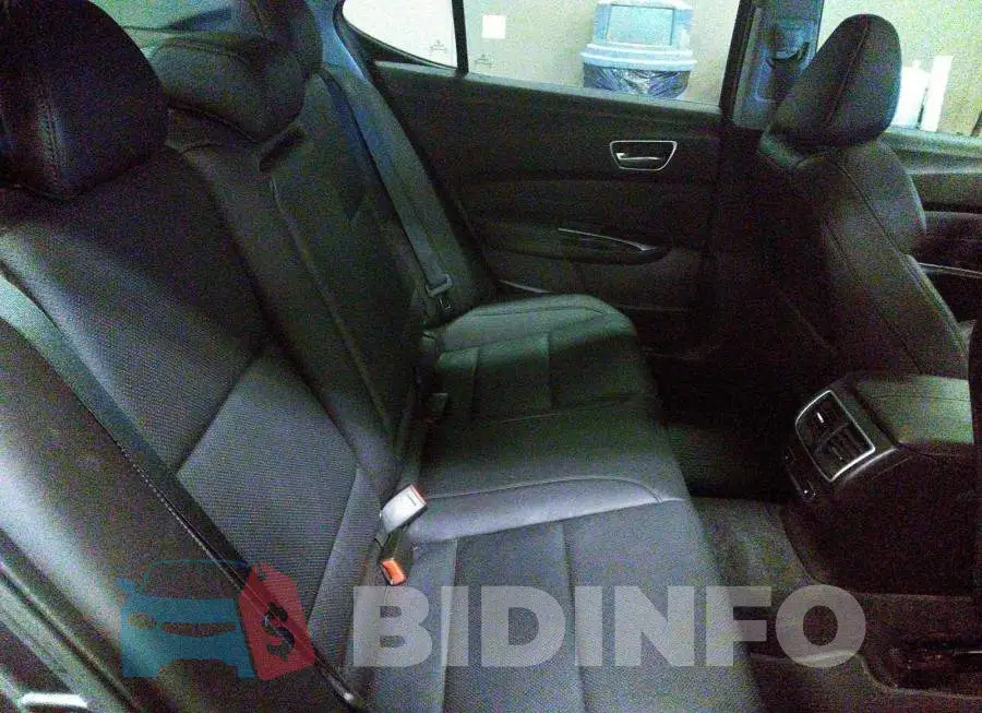 19UUB1F50JA801352 Photo# 8