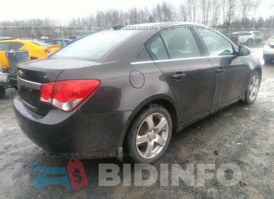 1G1PE5SBXF7237356 Photo# 4