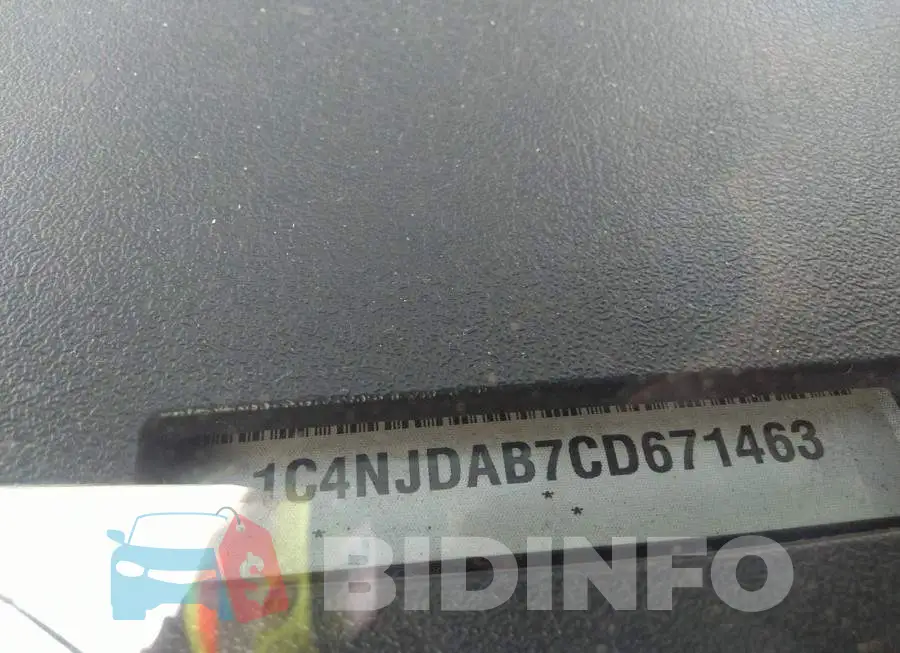 1C4NJDAB7CD671463 Photo# 9