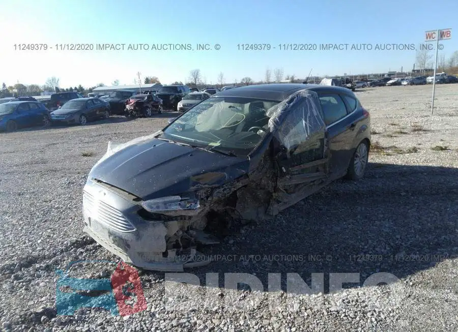 1FADP3N29JL305138 Photo# 2 1FADP3N29JL305138 Photo# 2