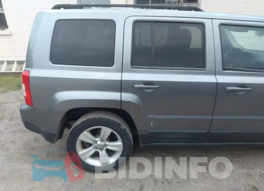 1J4NF2GB8BD272227 Photo# 6