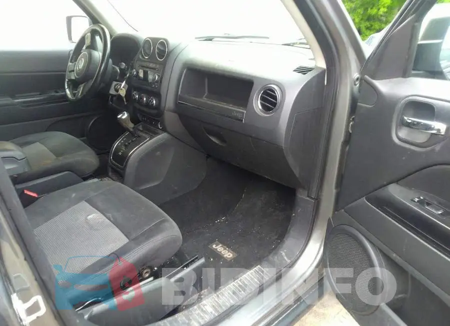 1J4NF2GB8BD272227 Photo# 5