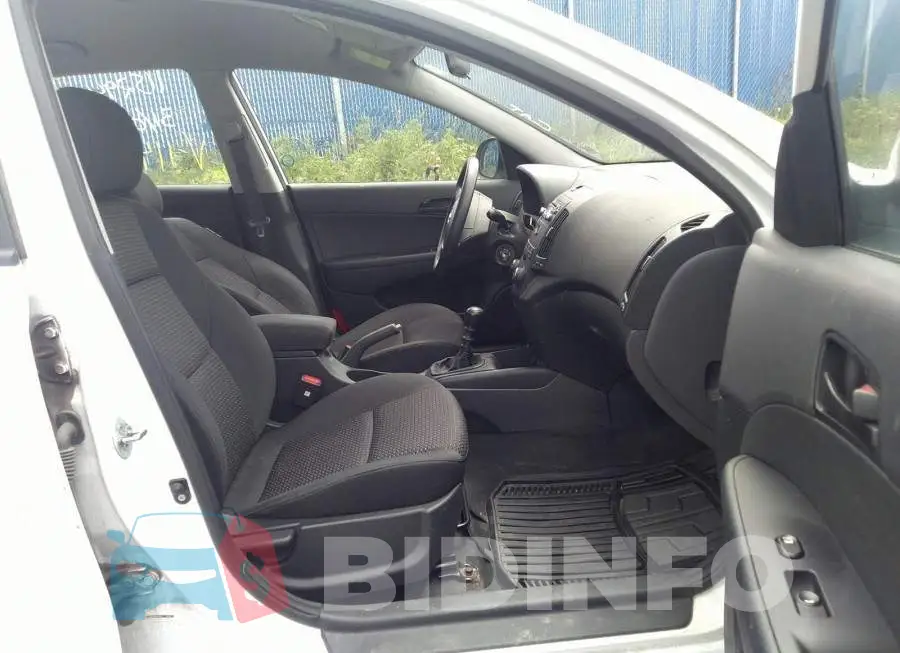 KMHDB8AE4BU114904 Photo# 5