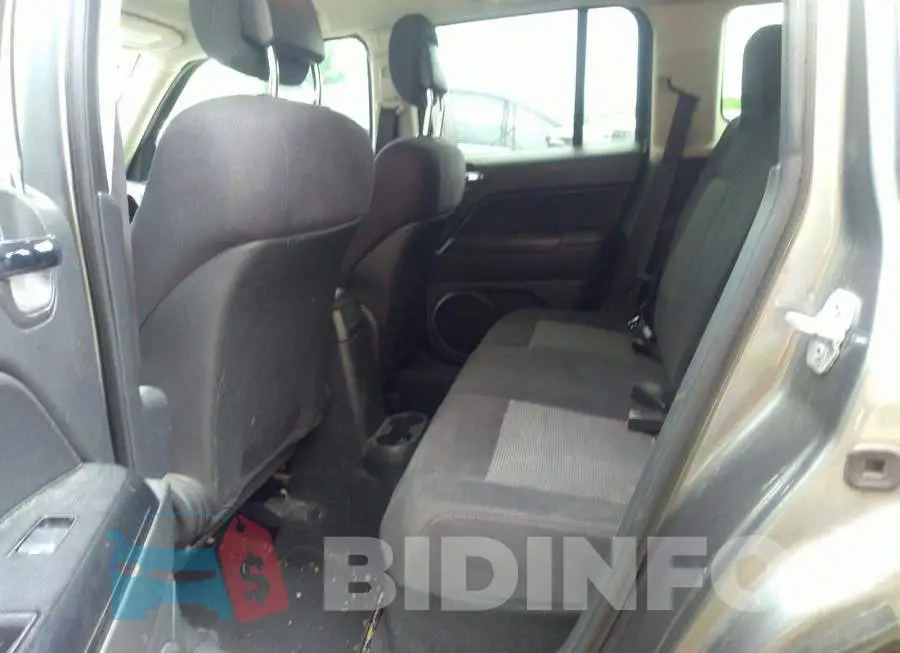 1J4NF2GB8BD272227 Photo# 8