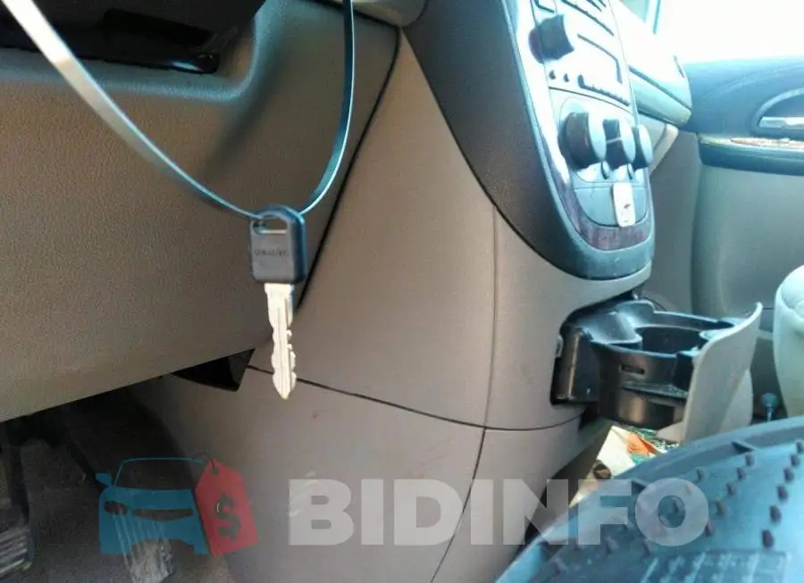 1GNDU23LX6D157065 Photo# 11