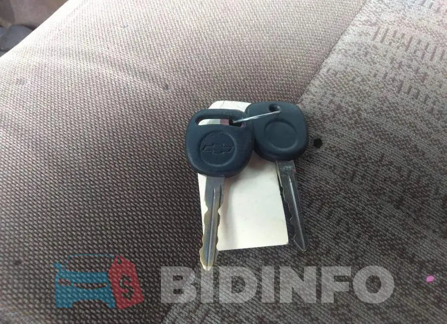 1GNDT13S822423578 Photo# 11